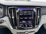 Volvo V60 Cross Country B5 AWD Pro | Trekhaak | Panoramadak | Head-up Display | Harman Kardon Audio | Parkeerverwarming | 360° Camera | Parkeersensoren | Stoelverwarming voor en achter | Elektrisch Verstelbare Voorstoelen | Cruise Control Adaptief | BLIS