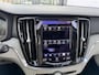 Volvo V60 Cross Country B5 AWD Pro | Trekhaak | Panoramadak | Head-up Display | Harman Kardon Audio | Parkeerverwarming | 360° Camera | Parkeersensoren | Stoelverwarming voor en achter | Elektrisch Verstelbare Voorstoelen | Cruise Control Adaptief | BLIS