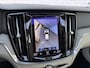 Volvo V60 Cross Country B5 AWD Pro | Trekhaak | Panoramadak | Head-up Display | Harman Kardon Audio | Parkeerverwarming | 360° Camera | Parkeersensoren | Stoelverwarming voor en achter | Elektrisch Verstelbare Voorstoelen | Cruise Control Adaptief | BLIS