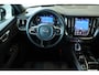 Volvo V60 T8 Plug-in hybrid AWD Plus Dark | Trekhaak | Panoramadak | Verwarmbare voorstoelen, achterbank en stuurwiel | Head-up display | 360 graden camera | Premium audio by Harman Kardon | Apple carplay/Android auto | Keyless |