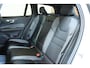Volvo V60 T8 Plug-in hybrid AWD Plus Dark | Trekhaak | Panoramadak | Verwarmbare voorstoelen, achterbank en stuurwiel | Head-up display | 360 graden camera | Premium audio by Harman Kardon | Apple carplay/Android auto | Keyless |