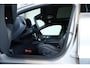 Volvo V60 T8 Plug-in hybrid AWD Plus Dark | Trekhaak | Panoramadak | Verwarmbare voorstoelen, achterbank en stuurwiel | Head-up display | 360 graden camera | Premium audio by Harman Kardon | Apple carplay/Android auto | Keyless |