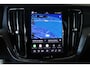 Volvo V60 T8 Plug-in hybrid AWD Plus Dark | Trekhaak | Panoramadak | Verwarmbare voorstoelen, achterbank en stuurwiel | Head-up display | 360 graden camera | Premium audio by Harman Kardon | Apple carplay/Android auto | Keyless |