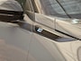 Peugeot e-2008 EV GT 54 kWh Panorama Dak | Camera Rondom | Alcantare/Leer | Elek. Stoel met Massage | 18" Lichtmetaal | Stoelverwarming | Achteruitrijcamera | Afwijkende dakkleur | Airco (automatisch)