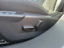 Peugeot e-2008 EV GT 54 kWh Panorama Dak | Camera Rondom | Alcantare/Leer | Elek. Stoel met Massage | 18" Lichtmetaal | Stoelverwarming | Achteruitrijcamera | Afwijkende dakkleur | Airco (automatisch)