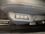 Peugeot e-2008 EV GT 54 kWh Panorama Dak | Camera Rondom | Alcantare/Leer | Elek. Stoel met Massage | 18" Lichtmetaal | Stoelverwarming | Achteruitrijcamera | Afwijkende dakkleur | Airco (automatisch)