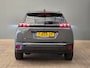 Peugeot e-2008 EV GT 54 kWh Panorama Dak | Camera Rondom | Alcantare/Leer | Elek. Stoel met Massage | 18" Lichtmetaal | Stoelverwarming | Achteruitrijcamera | Afwijkende dakkleur | Airco (automatisch)