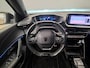 Peugeot e-2008 EV GT 54 kWh Panorama Dak | Camera Rondom | Alcantare/Leer | Elek. Stoel met Massage | 18" Lichtmetaal | Stoelverwarming | Achteruitrijcamera | Afwijkende dakkleur | Airco (automatisch)