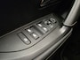 Peugeot e-2008 EV GT 54 kWh Panorama Dak | Camera Rondom | Alcantare/Leer | Elek. Stoel met Massage | 18" Lichtmetaal | Stoelverwarming | Achteruitrijcamera | Afwijkende dakkleur | Airco (automatisch)