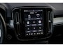 Volvo XC40 2.0 B4 Plus Dark | Trekhaak | Lichtmetalen Velgen 19 inch | All-Season banden | Harman Kardon Audio | Achteruitrijcamera | Parkeersensoren | Keyless Entry | Elektrische Achterklep | Elektrisch Verstelbare Voorstoelen | Stoelverwarming | Google Navigatie | Apple Carplay | Android Auto