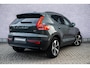 Volvo XC40 2.0 B4 Plus Dark | Trekhaak | Lichtmetalen Velgen 19 inch | All-Season banden | Harman Kardon Audio | Achteruitrijcamera | Parkeersensoren | Keyless Entry | Elektrische Achterklep | Elektrisch Verstelbare Voorstoelen | Stoelverwarming | Google Navigatie | Apple Carplay | Android Auto