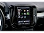 Volvo XC40 2.0 B4 Plus Dark | Trekhaak | Lichtmetalen Velgen 19 inch | All-Season banden | Harman Kardon Audio | Achteruitrijcamera | Parkeersensoren | Keyless Entry | Elektrische Achterklep | Elektrisch Verstelbare Voorstoelen | Stoelverwarming | Google Navigatie | Apple Carplay | Android Auto