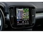 Volvo XC40 2.0 B4 Plus Dark | Trekhaak | Lichtmetalen Velgen 19 inch | All-Season banden | Harman Kardon Audio | Achteruitrijcamera | Parkeersensoren | Keyless Entry | Elektrische Achterklep | Elektrisch Verstelbare Voorstoelen | Stoelverwarming | Google Navigatie | Apple Carplay | Android Auto