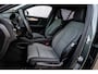 Volvo XC40 2.0 B4 Plus Dark | Trekhaak | Lichtmetalen Velgen 19 inch | All-Season banden | Harman Kardon Audio | Achteruitrijcamera | Parkeersensoren | Keyless Entry | Elektrische Achterklep | Elektrisch Verstelbare Voorstoelen | Stoelverwarming | Google Navigatie | Apple Carplay | Android Auto