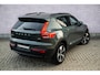 Volvo XC40 2.0 B4 Plus Dark | Trekhaak | Lichtmetalen Velgen 19 inch | All-Season banden | Harman Kardon Audio | Achteruitrijcamera | Parkeersensoren | Keyless Entry | Elektrische Achterklep | Elektrisch Verstelbare Voorstoelen | Stoelverwarming | Google Navigatie | Apple Carplay | Android Auto