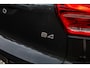 Volvo XC40 2.0 B4 Plus Dark | Trekhaak | Lichtmetalen Velgen 19 inch | All-Season banden | Harman Kardon Audio | Achteruitrijcamera | Parkeersensoren | Keyless Entry | Elektrische Achterklep | Elektrisch Verstelbare Voorstoelen | Stoelverwarming | Google Navigatie | Apple Carplay | Android Auto