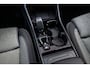 Volvo XC40 2.0 B4 Plus Dark | Trekhaak | Lichtmetalen Velgen 19 inch | All-Season banden | Harman Kardon Audio | Achteruitrijcamera | Parkeersensoren | Keyless Entry | Elektrische Achterklep | Elektrisch Verstelbare Voorstoelen | Stoelverwarming | Google Navigatie | Apple Carplay | Android Auto