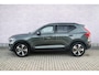 Volvo XC40 2.0 B4 Plus Dark | Trekhaak | Lichtmetalen Velgen 19 inch | All-Season banden | Harman Kardon Audio | Achteruitrijcamera | Parkeersensoren | Keyless Entry | Elektrische Achterklep | Elektrisch Verstelbare Voorstoelen | Stoelverwarming | Google Navigatie | Apple Carplay | Android Auto