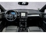 Volvo XC40 2.0 B4 Plus Dark | Trekhaak | Lichtmetalen Velgen 19 inch | All-Season banden | Harman Kardon Audio | Achteruitrijcamera | Parkeersensoren | Keyless Entry | Elektrische Achterklep | Elektrisch Verstelbare Voorstoelen | Stoelverwarming | Google Navigatie | Apple Carplay | Android Auto