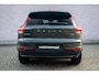 Volvo XC40 2.0 B4 Plus Dark | Trekhaak | Lichtmetalen Velgen 19 inch | All-Season banden | Harman Kardon Audio | Achteruitrijcamera | Parkeersensoren | Keyless Entry | Elektrische Achterklep | Elektrisch Verstelbare Voorstoelen | Stoelverwarming | Google Navigatie | Apple Carplay | Android Auto