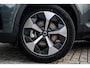 Volvo XC40 2.0 B4 Plus Dark | Trekhaak | Lichtmetalen Velgen 19 inch | All-Season banden | Harman Kardon Audio | Achteruitrijcamera | Parkeersensoren | Keyless Entry | Elektrische Achterklep | Elektrisch Verstelbare Voorstoelen | Stoelverwarming | Google Navigatie | Apple Carplay | Android Auto