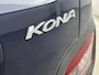 Hyundai Kona Electric EV COMFORT 64 kWh | SoH 95%! | PDC | 3 FASE | WARMTEPOMP | CAMERA | CLIMA | CRUISE ADAPT. | NAVI | PRIVACY GLASS | DAKRAILING | APPLE CAR PLAY & ADROID AUTO |