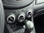 Hyundai i10 1.2 i-DRIVE | SUMMERDEAL! | UNIEK! | STOELVERHOGING | 5-ZITS | ELEKTRISCHE RAMEN | CENTRALE DEURVERGRENDELING | RADIO CD | AUX | USB | LAGE KMSTAND! | HOGE INSTAP | AUTOMAAT | GÉÉN AIRCO |