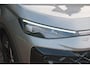 Volkswagen T-Roc 1.5 eTSi 150pk DSG R-Line - Adaptive cruise - Apple CarPlay - Achteruitrijcamera - Keyless entry - Stoelverwarming - Elektrische achterklep - Dodehoekdetectie - Parkeersensoren
