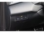 Volkswagen T-Roc 1.5 eTSi 150pk DSG R-Line - Adaptive cruise - Apple CarPlay - Achteruitrijcamera - Keyless entry - Stoelverwarming - Elektrische achterklep - Dodehoekdetectie - Parkeersensoren