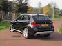 BMW X1 xDrive20i Business NIEUWE MOTOR | Panoramadak | Trekhaak | Bi-Xenon | Cruise Control | Parkeersensoren | NL-Auto |
