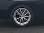 BMW 3-Serie Touring 320e Luxury Line Facelift PHEV Dealer O.H. | Trekhaak Af Fabriek | Panodak | Head Up | Adaptive Cruise | 360 Camera | Lederen Sportstoelen Verwarmd | Sfeerverlichting | Apple Carplay | Keyless | Widescreen Navi | DAB | Plug In Hybrid