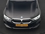 BMW 3-Serie Touring 320e Luxury Line Facelift PHEV Dealer O.H. | Trekhaak Af Fabriek | Panodak | Head Up | Adaptive Cruise | 360 Camera | Lederen Sportstoelen Verwarmd | Sfeerverlichting | Apple Carplay | Keyless | Widescreen Navi | DAB | Plug In Hybrid