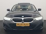 BMW 3-Serie Touring 320e Luxury Line Facelift PHEV Dealer O.H. | Trekhaak Af Fabriek | Panodak | Head Up | Adaptive Cruise | 360 Camera | Lederen Sportstoelen Verwarmd | Sfeerverlichting | Apple Carplay | Keyless | Widescreen Navi | DAB | Plug In Hybrid