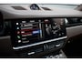 Porsche Cayenne Coupé 3.0 E-Hybrid Platinum Edition SportDesign | Pano | ACC | Trekhaak | 22'' Wielen | Bose | Achterasbesturing | Stoelventilatie | Sportuitlaat |
