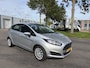 Ford Fiesta 1.0i Style 5-Deurs 66 PK. Zeer zuinige en als nieuw rijdende auto van de tweede eigenaar !!! Distributieriem en waterpomp vervangen !! Slechts 110.000 KM !