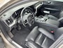 Volvo V60 2.0 T8 Recharge AWD Inscription | Plug-in Hybrid (PHEV) | Trekhaak | Panoramadak | Harman Kardon Audio | Achteruitrijcamera | Parkeersensoren | Keyless Entry | Elektrische Achterklep | Elektrisch Verstelbare Voorstoelen | Stoelverwarming | Cruise Control Adaptief | BLIS | Navigatie