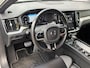 Volvo V60 2.0 T4 R-Design | Trekhaak | Harman Kardon Audio | Achteruitrijcamera | Parkeersensoren | Elektrische Achterklep | Stoelverwarming voor en achter | Parkeerverwarming | DAB | Cruise Control Adaptief | BLIS | Navigatie