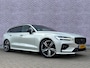 Volvo V60 2.0 T4 R-Design | Trekhaak | Harman Kardon Audio | Achteruitrijcamera | Parkeersensoren | Elektrische Achterklep | Stoelverwarming voor en achter | Parkeerverwarming | DAB | Cruise Control Adaptief | BLIS | Navigatie
