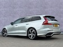 Volvo V60 2.0 T4 R-Design | Trekhaak | Harman Kardon Audio | Achteruitrijcamera | Parkeersensoren | Elektrische Achterklep | Stoelverwarming voor en achter | Parkeerverwarming | DAB | Cruise Control Adaptief | BLIS | Navigatie