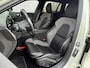 Volvo V60 2.0 T4 R-Design | Trekhaak | Harman Kardon Audio | Achteruitrijcamera | Parkeersensoren | Elektrische Achterklep | Stoelverwarming voor en achter | Parkeerverwarming | DAB | Cruise Control Adaptief | BLIS | Navigatie