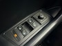 Volkswagen T-Roc 1.5 TSI Life Business Business R [Pano | Trekhaak | Keyless | Beats by dre | StoelVW | Dealer OH]
