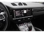 Porsche Cayenne Coupé 3.0 E-Hybrid / Trekhaak / Panoramadak / 360Camera / Head-up / Achterasbesturing / Softclose / 21'' / Matrix LED / Luchtvering / Sportdesign+Chrono / Dodehoek / DAB / Cruise Control