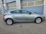 Opel Astra 1.6 Cosmo Plus Automaat – Ambient light / Climate & Cruise / ZGAN Banden