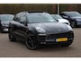 Porsche Macan 2.0 / Panoramadak / Camera / Luchtvering / Sportdesign+Chrono / 21'' / Adaptieve stoelen / CarPlay / Bose / DAB / Stoelverwarming / ACC