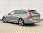Volvo V90 2.0 T6 Plug-in Hybrid AWD Plus Dark | PHEV Long Range | Luchtvering | Panoramadak | Harman Kardon Audio | Trekhaak | Sportstoelen | Keyless Entry | Elektrische Achterklep | Elektrisch Verstelbare Voorstoelen | Stoelverwarming | Lichtmetalen Velgen 20 inch | Navigatie | Apple Carplay | Android Auto