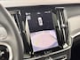 Volvo V90 2.0 T6 Plug-in Hybrid AWD Plus Dark | PHEV Long Range | Luchtvering | Panoramadak | Harman Kardon Audio | Trekhaak | Sportstoelen | Keyless Entry | Elektrische Achterklep | Elektrisch Verstelbare Voorstoelen | Stoelverwarming | Lichtmetalen Velgen 20 inch | Navigatie | Apple Carplay | Android Auto