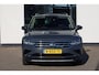 Volkswagen Tiguan 1.5 TSI Elegance 150PK / 110kW DSG, LED Matrix (IQ.Lights), chrome dakrails en sierlijsten, privacy glas (65% licht absorberend), verwarmbare voorstoelen, verwarmbaar multifunctioneel lederen stuurwiel met schakelflippers, adaptieve cruise control (ACC) met Travel Assist, 18" inch "Nizza" LMV, elektrisch verstel-, verwarm- en inklapbare buitenspiegels, navigatie, parkeersensoren voor en achter (PDC), parkeerassistent met uitparkeerhulp (Park Assist), dodehoekdetectie (Side Assist), digital cockpit, draadloos Apple Carplay & Android Auto, achteruitrijcamera (Rear View), DAB+, elektrische achterklep etc.