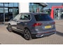 Volkswagen Tiguan 1.5 TSI Elegance 150PK / 110kW DSG, LED Matrix (IQ.Lights), chrome dakrails en sierlijsten, privacy glas (65% licht absorberend), verwarmbare voorstoelen, verwarmbaar multifunctioneel lederen stuurwiel met schakelflippers, adaptieve cruise control (ACC) met Travel Assist, 18" inch "Nizza" LMV, elektrisch verstel-, verwarm- en inklapbare buitenspiegels, navigatie, parkeersensoren voor en achter (PDC), parkeerassistent met uitparkeerhulp (Park Assist), dodehoekdetectie (Side Assist), digital cockpit, draadloos Apple Carplay & Android Auto, achteruitrijcamera (Rear View), DAB+, elektrische achterklep etc.