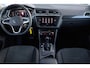 Volkswagen Tiguan 1.5 TSI Elegance 150PK / 110kW DSG, LED Matrix (IQ.Lights), chrome dakrails en sierlijsten, privacy glas (65% licht absorberend), verwarmbare voorstoelen, verwarmbaar multifunctioneel lederen stuurwiel met schakelflippers, adaptieve cruise control (ACC) met Travel Assist, 18" inch "Nizza" LMV, elektrisch verstel-, verwarm- en inklapbare buitenspiegels, navigatie, parkeersensoren voor en achter (PDC), parkeerassistent met uitparkeerhulp (Park Assist), dodehoekdetectie (Side Assist), digital cockpit, draadloos Apple Carplay & Android Auto, achteruitrijcamera (Rear View), DAB+, elektrische achterklep etc.