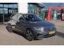 Volkswagen Tiguan 1.5 TSI Elegance 150PK / 110kW DSG, LED Matrix (IQ.Lights), chrome dakrails en sierlijsten, privacy glas (65% licht absorberend), verwarmbare voorstoelen, verwarmbaar multifunctioneel lederen stuurwiel met schakelflippers, adaptieve cruise control (ACC) met Travel Assist, 18" inch "Nizza" LMV, elektrisch verstel-, verwarm- en inklapbare buitenspiegels, navigatie, parkeersensoren voor en achter (PDC), parkeerassistent met uitparkeerhulp (Park Assist), dodehoekdetectie (Side Assist), digital cockpit, draadloos Apple Carplay & Android Auto, achteruitrijcamera (Rear View), DAB+, elektrische achterklep etc.